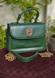Chic Green Handbag with Gold Accent