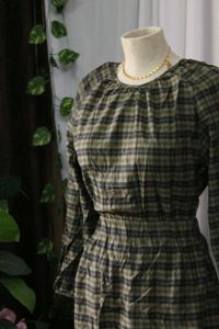 Sale🔥H&amp;M Plaid Midi Dress