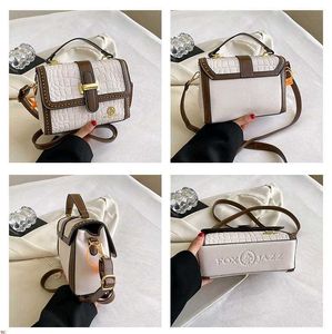 Impoted handyGood quality With long belt2 colour