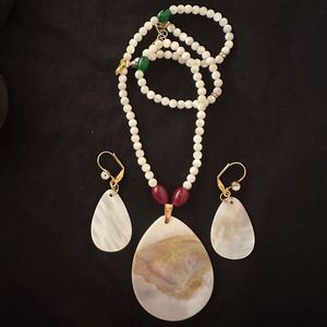 Mother of pearl jewellery set