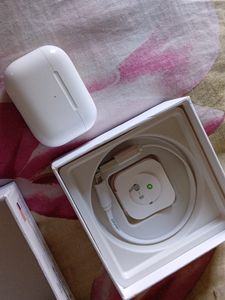 Apple earbuds