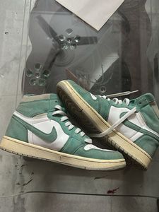 Air Jordan 1 High "Lucky Green" Sneakers