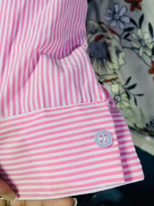 Chic Pink Striped Cropped Shirt