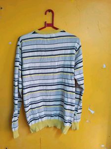 combo of 2 sweaters