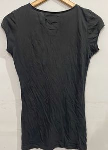 H&amp;M v neck Graphic tee in Size Medium