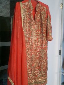 Beautiful Party Wear Suit With Full Front Sarooki