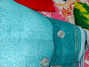 Beautiful Saree In Two Colour With Different Print