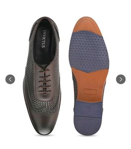 INVICTUS Men Brown Textured Formal Oxfords