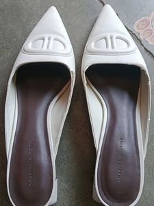 CHARLES &amp; KEITH White pointed toe Mules(40)