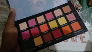 18 Color Eyeshadow Palette
