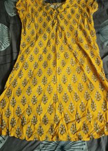 Pure Cotton Floral Yellow Top In Size L