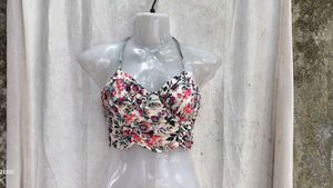 I. Floral Ruched Crop Top