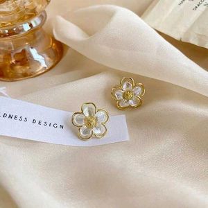 Elegant Flower Stud Earrings