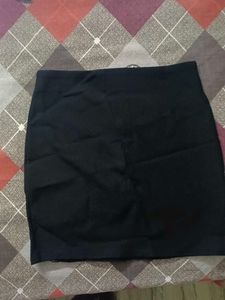 Chic Black Mini Skirt
