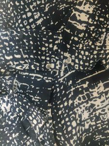 WOMEN'S PRINTED RUFFLE TOP