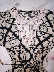 Stylish Black &amp; White Print Tunic Top