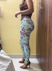 Blue Floral Print Cropped Pants