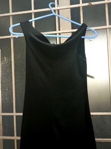 black sleeveless dress