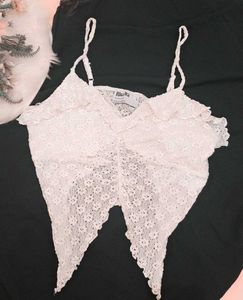 Cream Lace Y2K crop top 👍