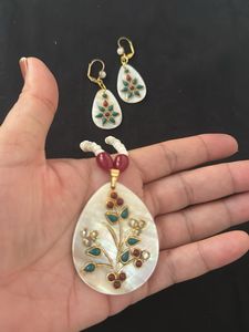 Mother of pearl jewellery set