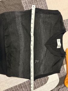 Sleek Black V-Neck Sleeveless Knit Top