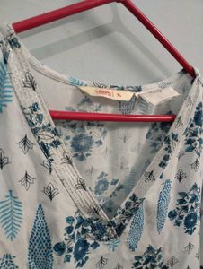 White short Kurta Blue Floral Print xl cotton
