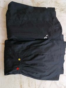 🤩Black Ruffle skrits, with little embroidery 🤩