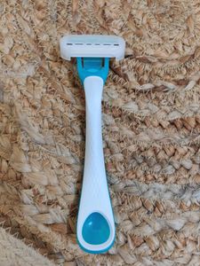 Venus Razor With Extra Handle