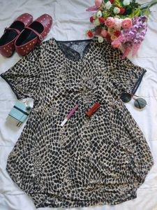 Chic Leopard Print Top