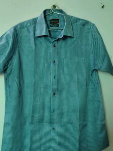 Peter England Men’s Blue Check Short-Sleeve Shirt