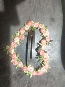 Heart-shaped floral hair clip