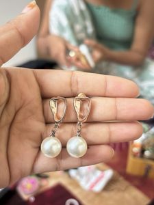 Elegant Pearl &amp; Gold Tone Hoop Earrings