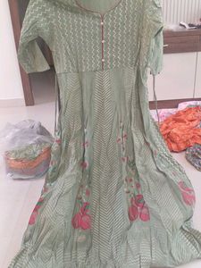 Elegant Light Green Kurta with Floral Print
