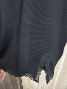 19 H&amp;M Lace Detailed Dress