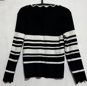Chic Black &amp; White Striped Sweater