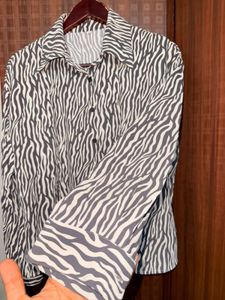 Stylish Print Button-Up Shirt🖤