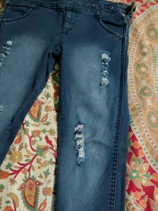 Blue Ripped Jeans with side button