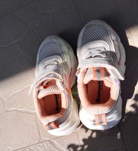 Cutewalk by Baby Hug velcro Shoes