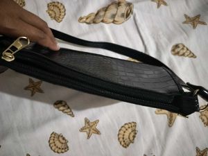 Chic Black Croc Embossed Shoulder Bag