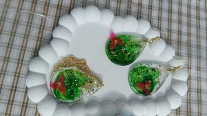 Resin Necklace &amp; Earring Set