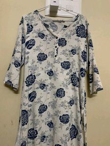 Avaasa Floral Print Kurta in size M
