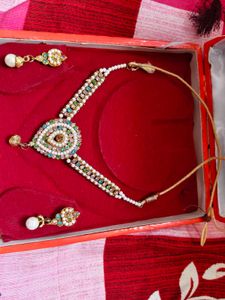 Elegant Kundan Necklace Set