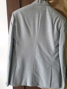 brand new 👌Classic Light Grey Suit 42 cot32 pent