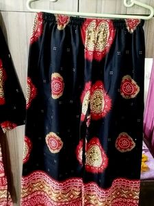Stylish Black &amp; Red Printed Kurta Set