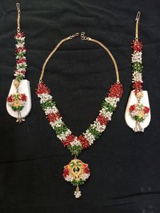 Jewellery Set With Earrings N Hair Chain