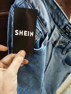 SHEIN Blue Wash Cropped Jeans