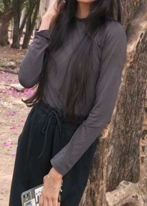 gray long sleeve tshirt