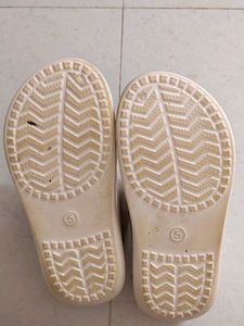 Comfortable Cream/Off-white Flip-Flops