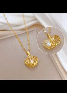 18k Gold Plated Shell Pearl Necklace (New Design)