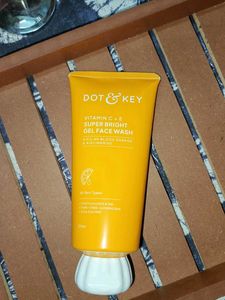 Dot &amp; Key Vitamin C E Face Wash
